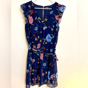 Like new , only worn once , navy blue floral dress from Express. Size M